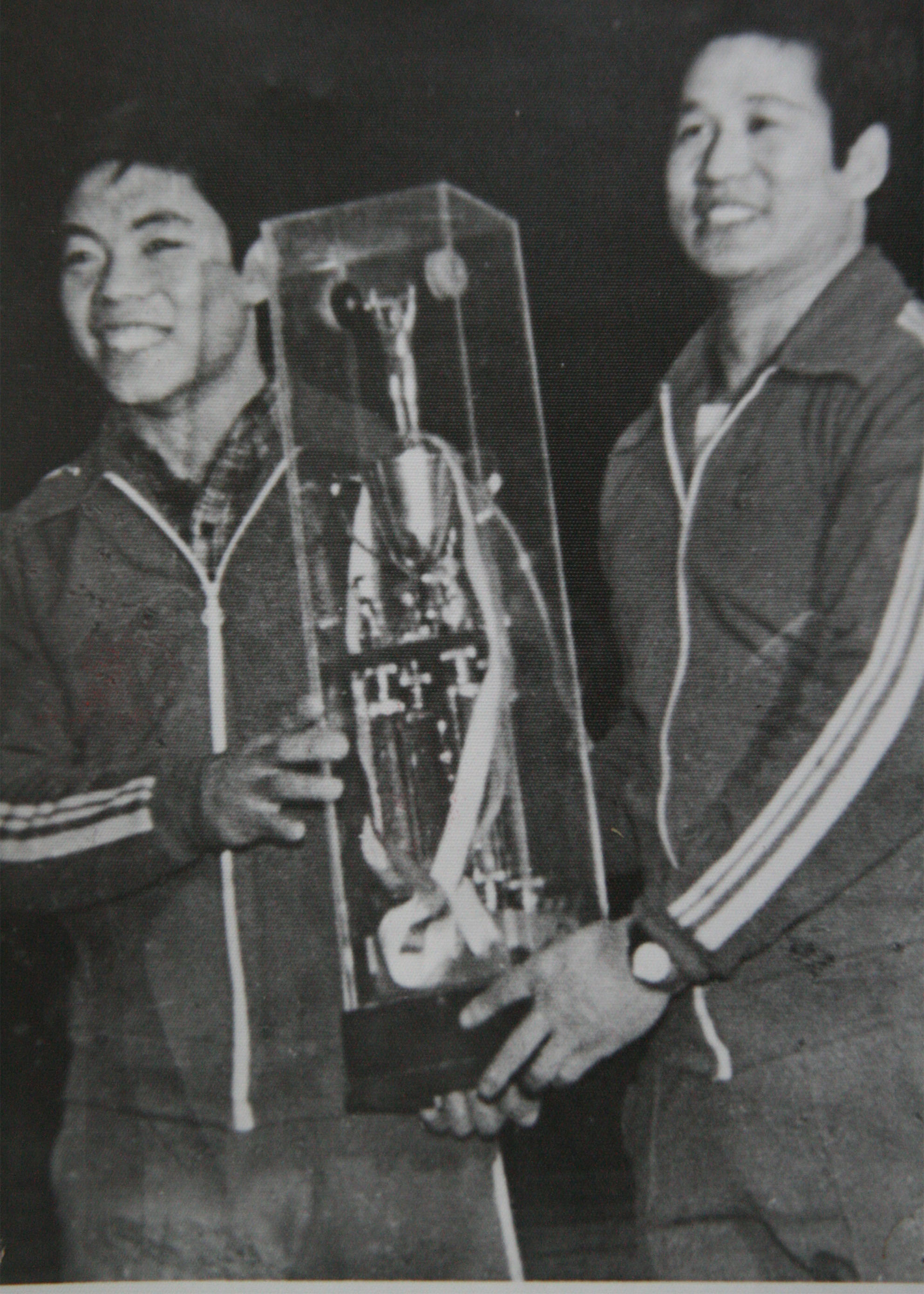 1982—1992连续十年全国举重82.5kg级冠军、十年全国纪录保持者——李炳军(左)