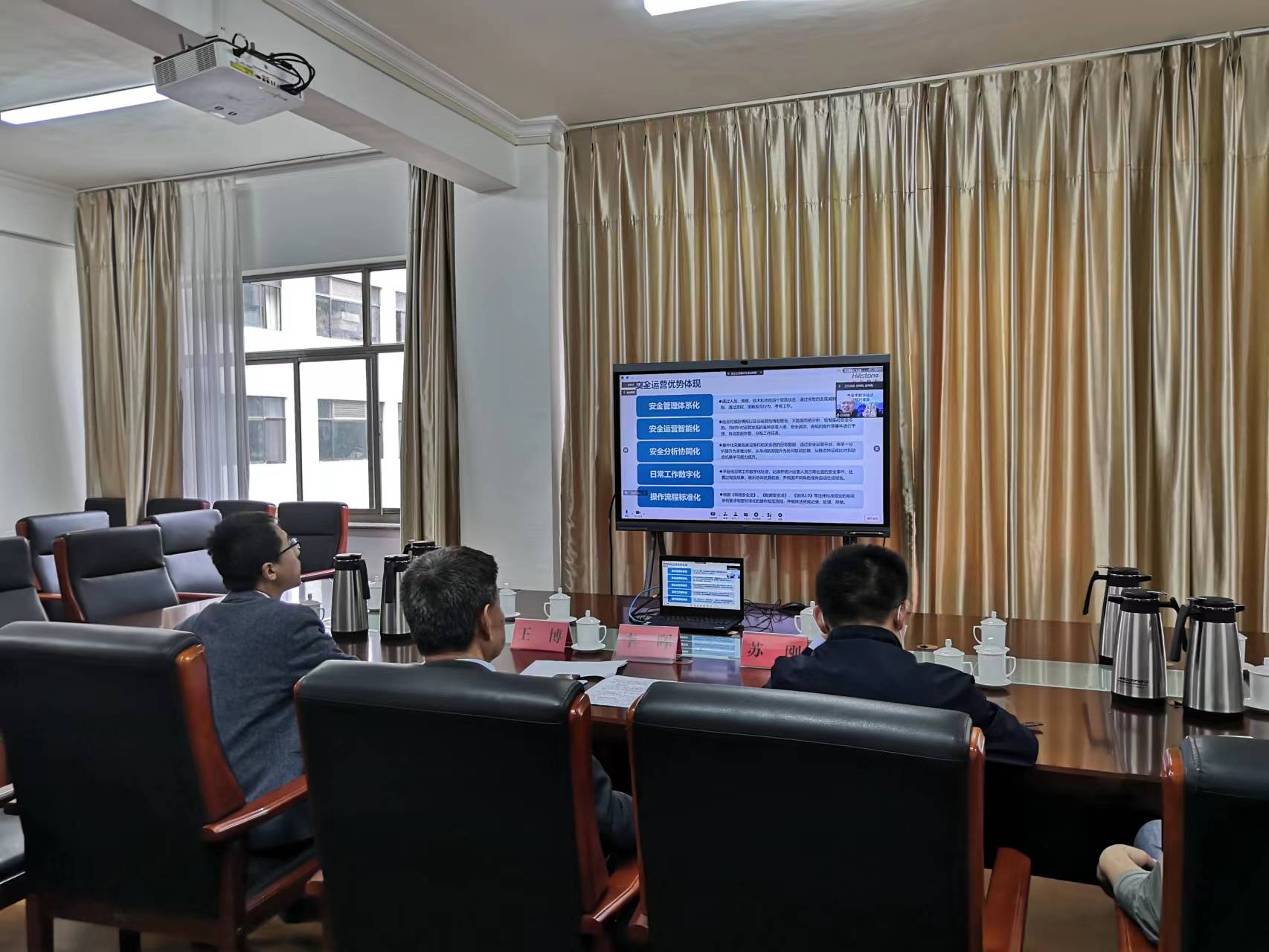 77375f8d157b4f719ccfe04f2858312