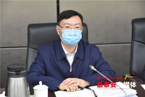 会议并讲话,市政府党组成员宋洪银,鞠向群,成丽,赵德健,张韧参加学习