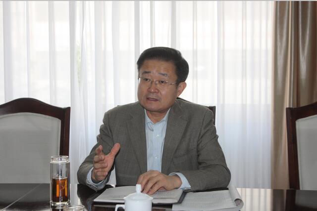 市政府党组成员秘书长张韧同志到市政府办公室文秘科座谈调研