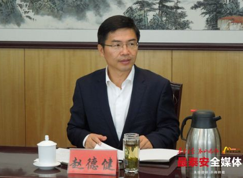 发布了《泰安市人民政府关于全面禁止河道采砂的通告》,副市长赵德健