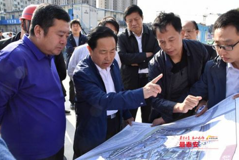 泰安市人民政府 今日泰安 市领导到财源街中央商务区和历史文化轴建设